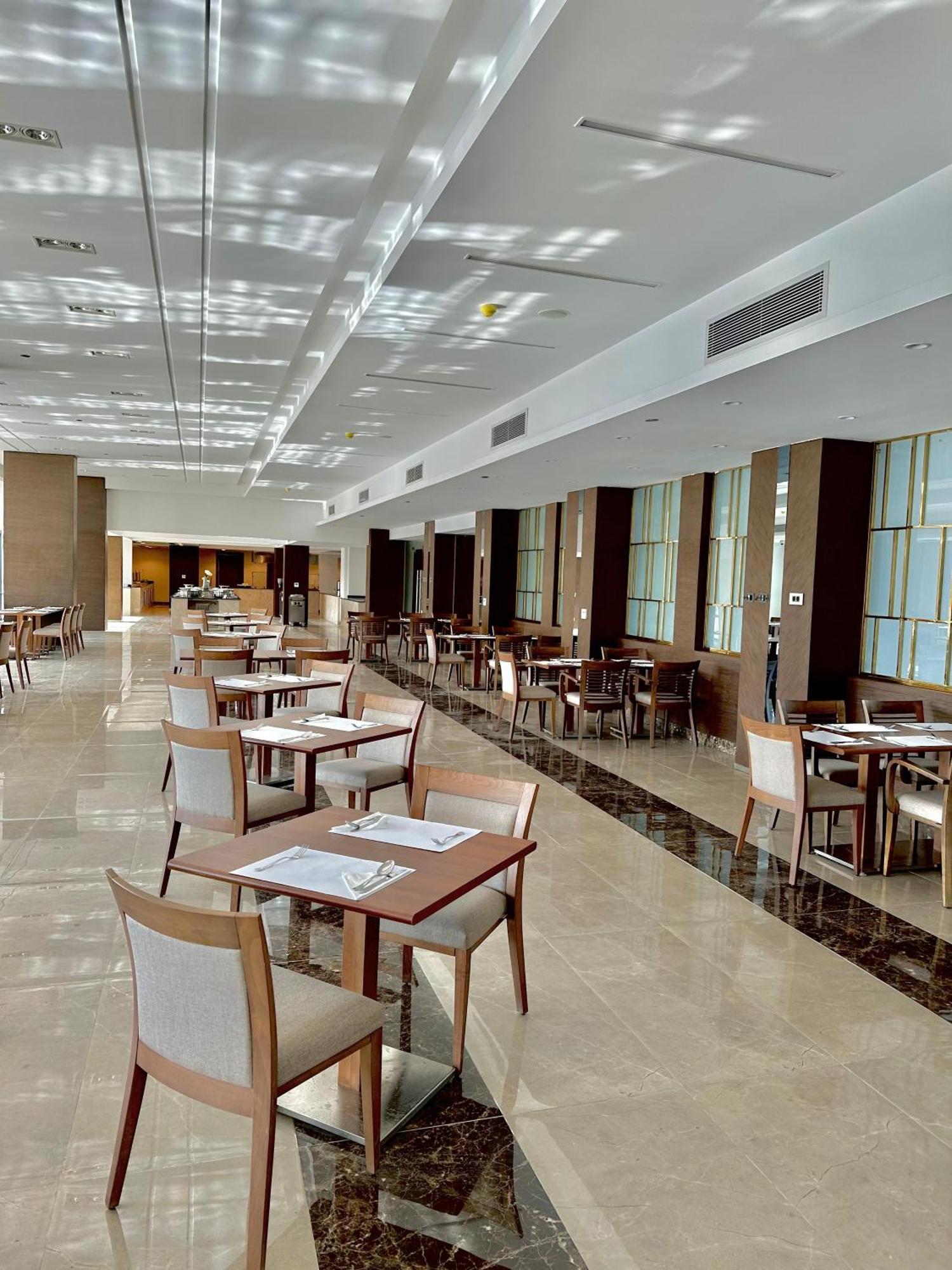 Phoenix Hotel & Wellness Sheikh Zayed City Kültér fotó